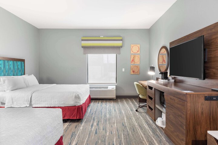 2 Queen Beds Hearing Accessible (15 of 20)