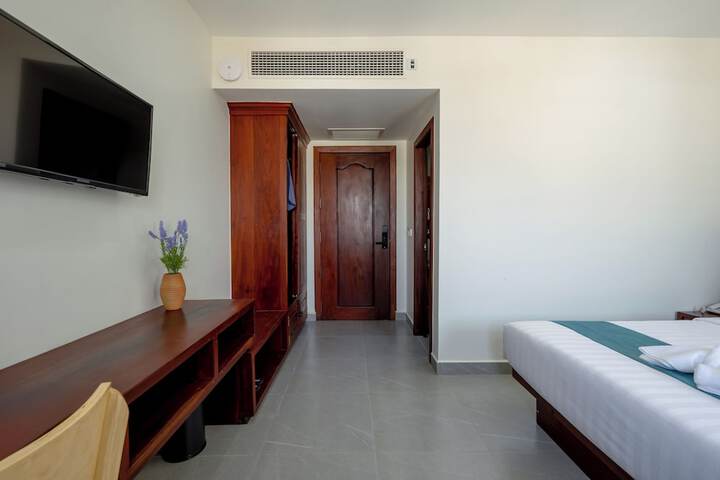 Room 11 of 40