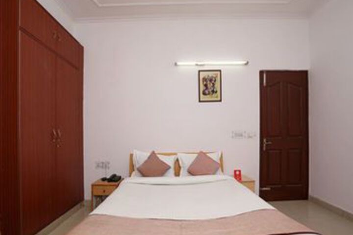 Room 6 of 23