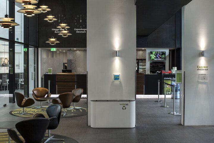 Entrance & Lobby