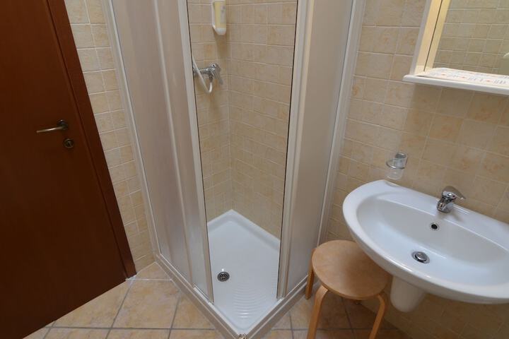 Room 14 of 40