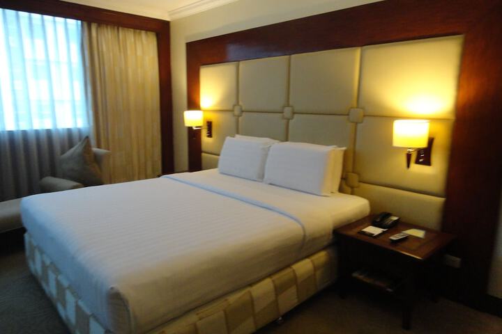 Room 26 of 77