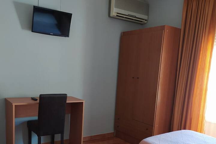 Room 33 of 49