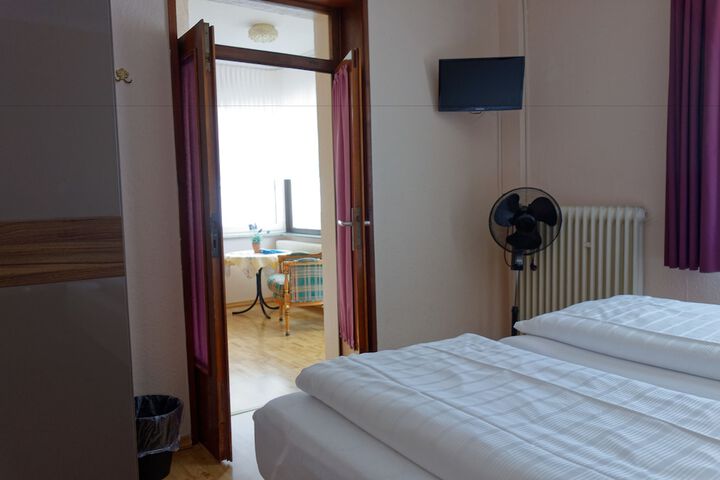 Room 9 of 71