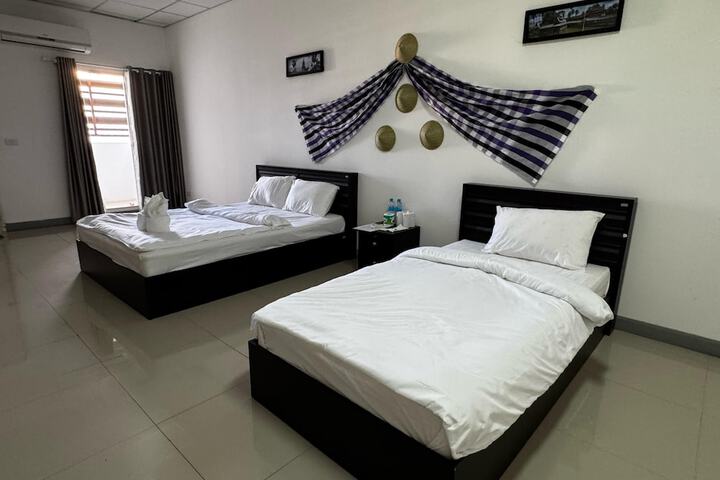 Room 4 of 17