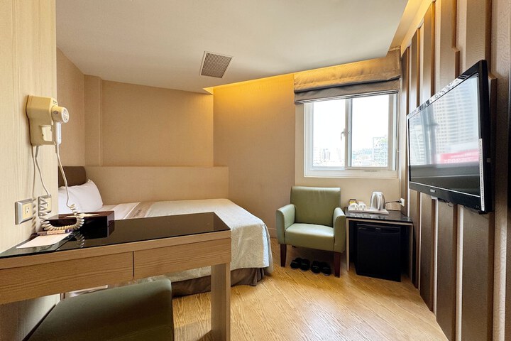 Room 30 of 100