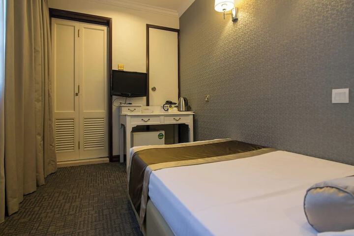 Room 15 of 53