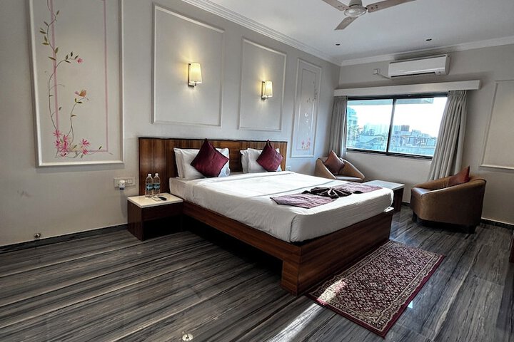 Room 16 of 34