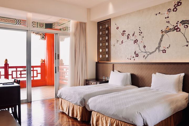 Room 10 of 82