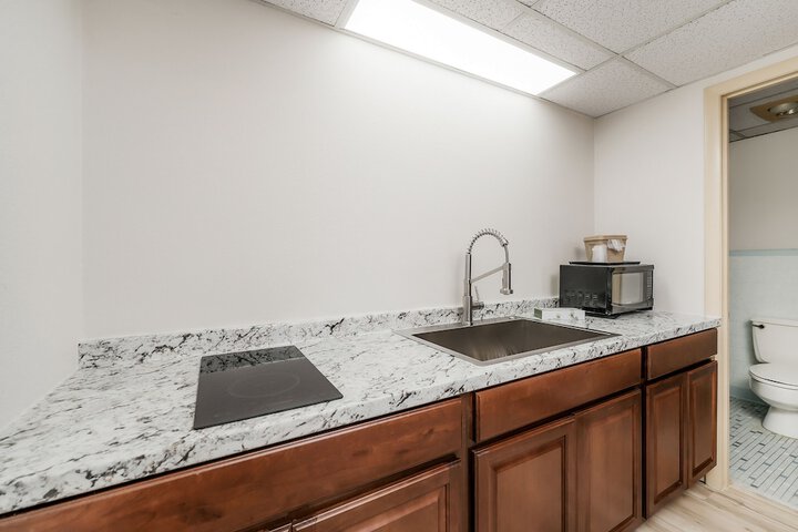 Studio 2 Queen Beds Kitchenette (5 of 18)