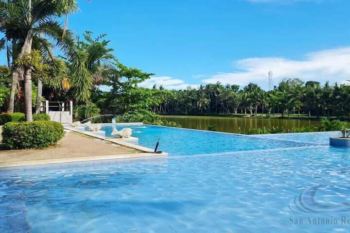 Hotel with Pool