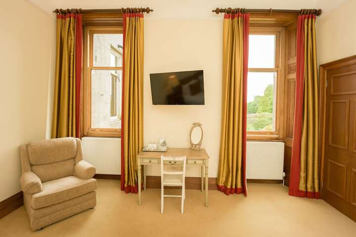 Room 207 of 373