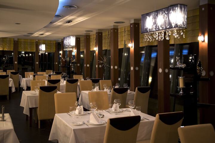 Dining 74 of 106