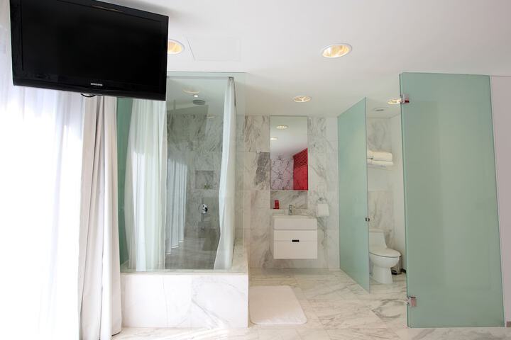 Room 18 of 25