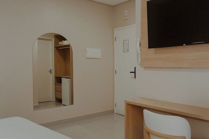 Room 5 of 50