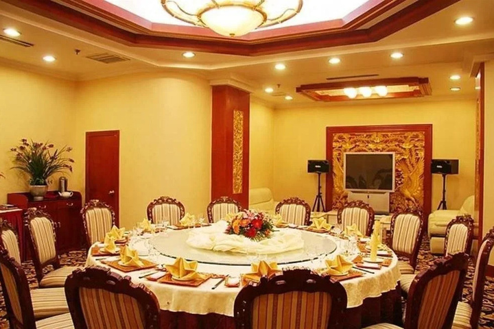 Dining 17 of 17