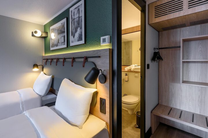 Room 11 of 51