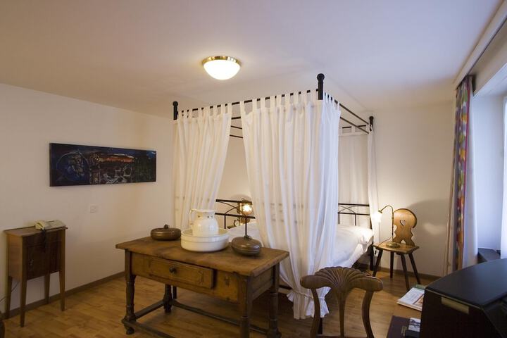 Room 8 of 46