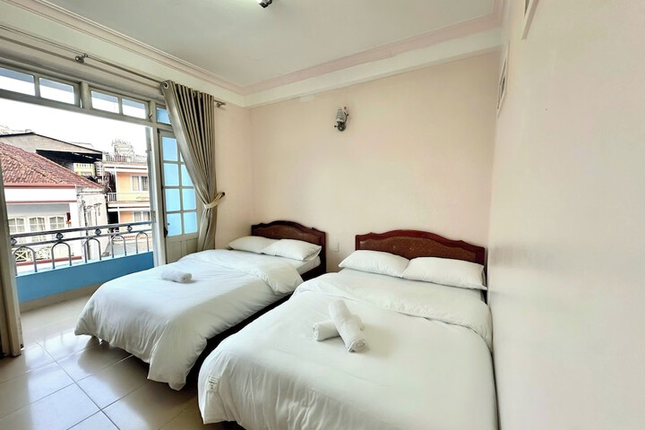 Room 10 of 34
