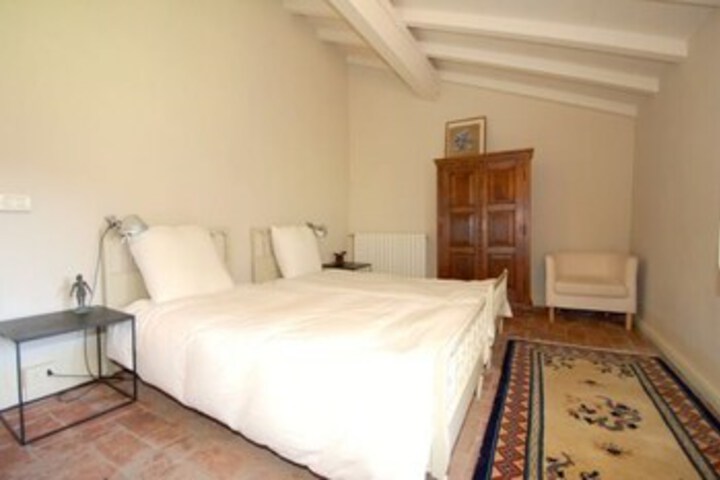 Room 7 of 9