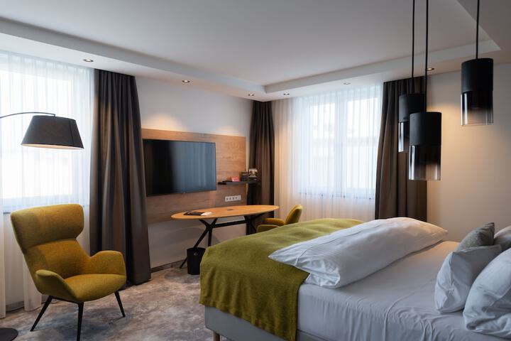 Room 21 of 97