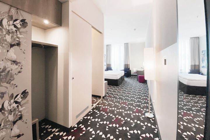 Room 51 of 143