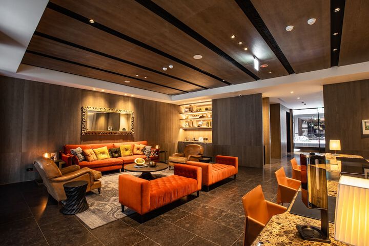 Entrance & Lobby
