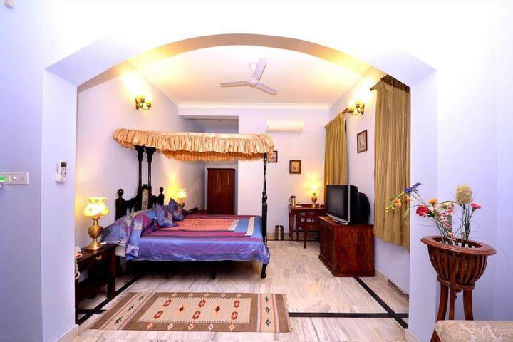 Room 3 of 40
