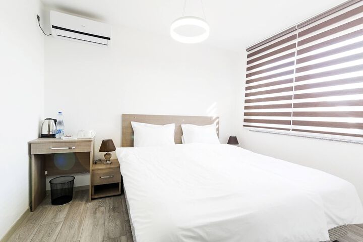 Room 8 of 42