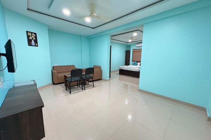 Room 25 of 38