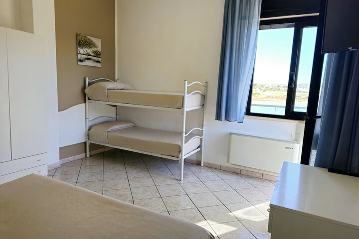 Room 12 of 66