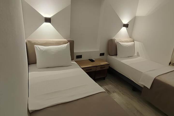 Room 8 of 21