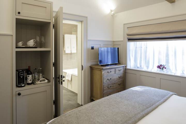 Room 18 of 105