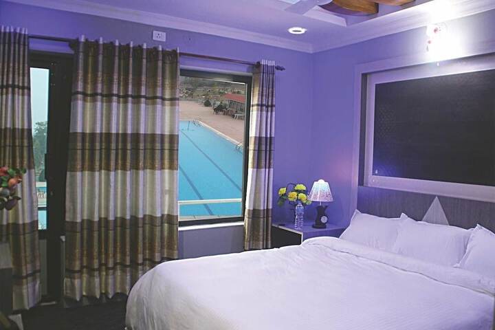 Room 10 of 12