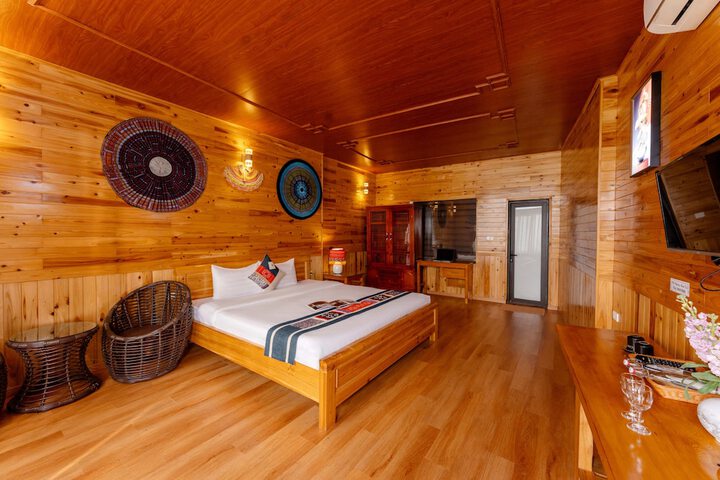 Room 6 of 76