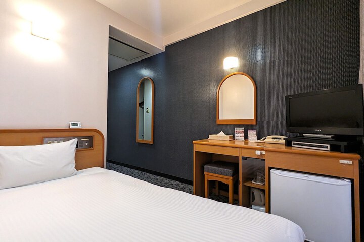 Room 5 of 41