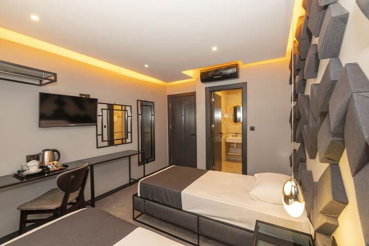 Room 28 of 49