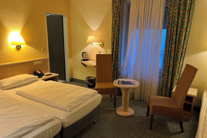 Room 11 of 51
