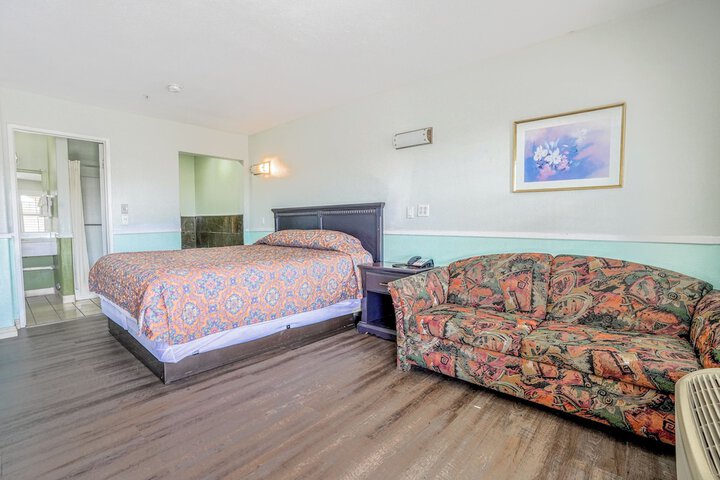 Room 17 of 37
