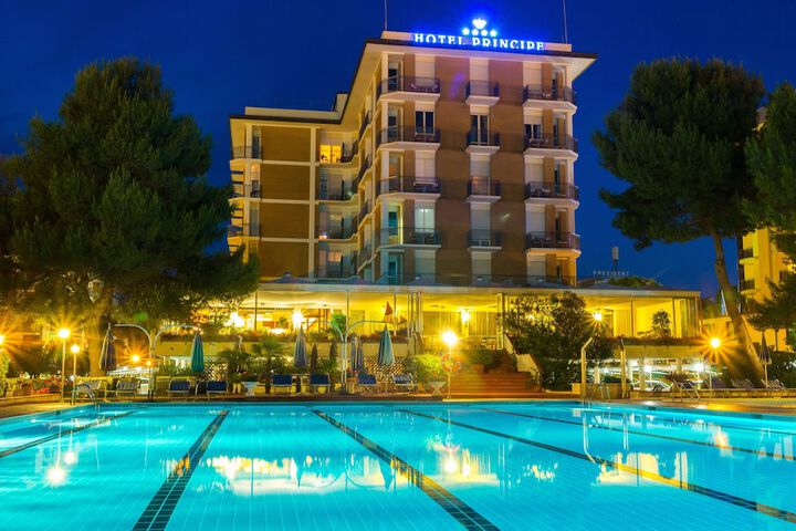Hotel with Pool