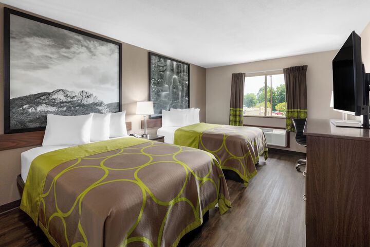1 Double Bed Accessible Room Roll in Shower with Grab Bars (11 of 14)