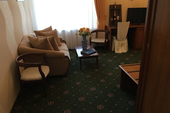Room 24 of 105