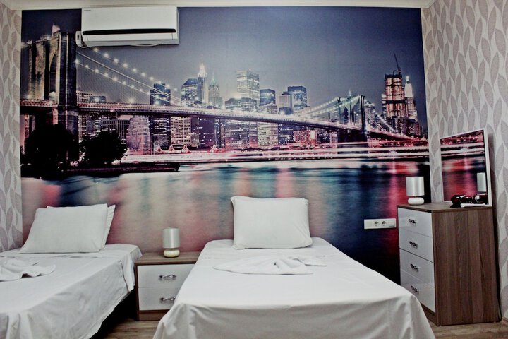 Room 4 of 12