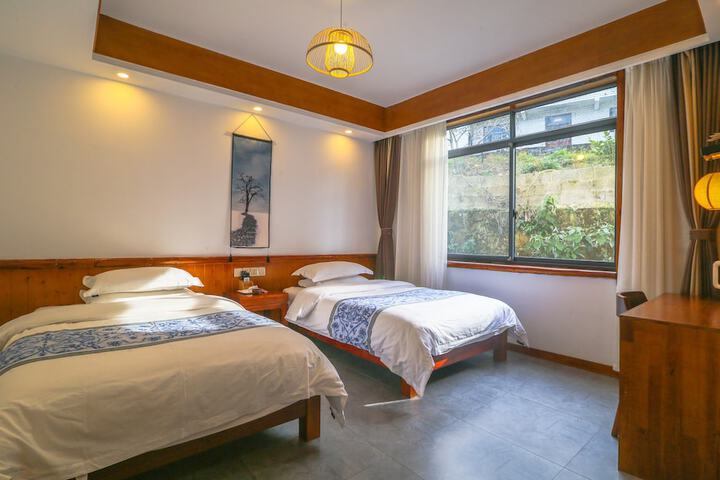 Room 43 of 153
