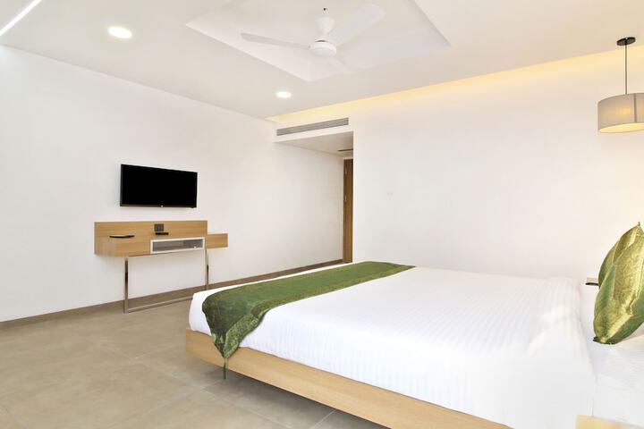 Room 12 of 21