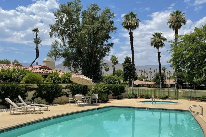 Pool 10 of 22