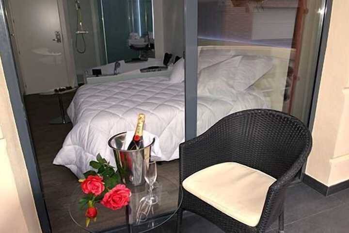 Room 21 of 40