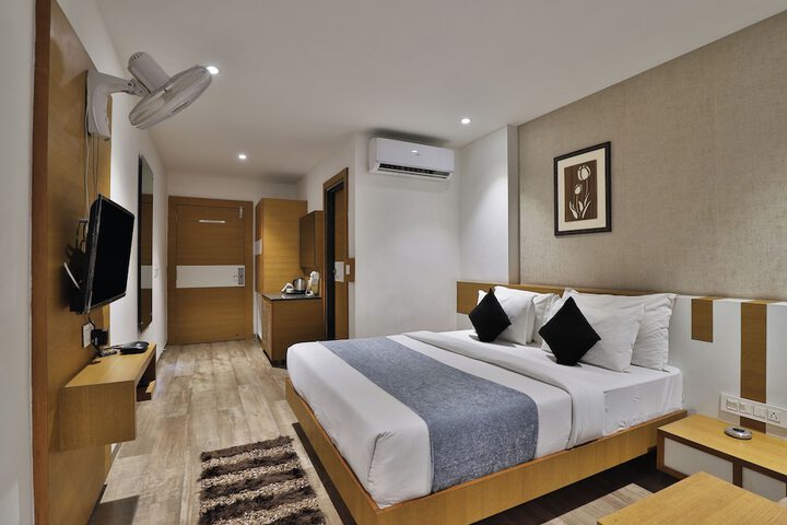Room 7 of 56