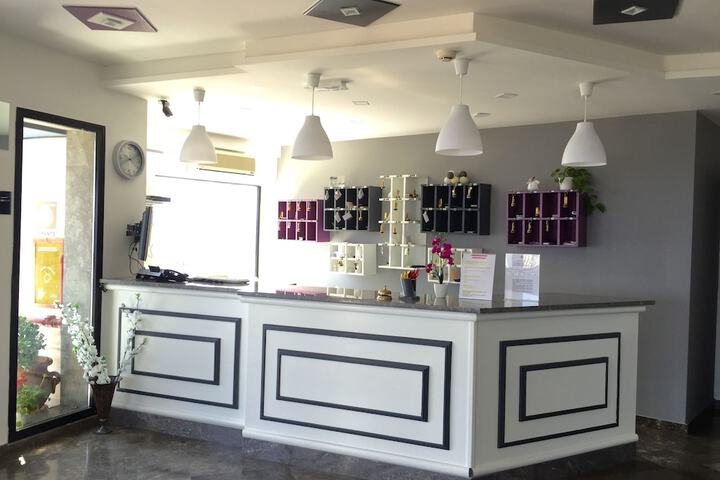 Concierge desk