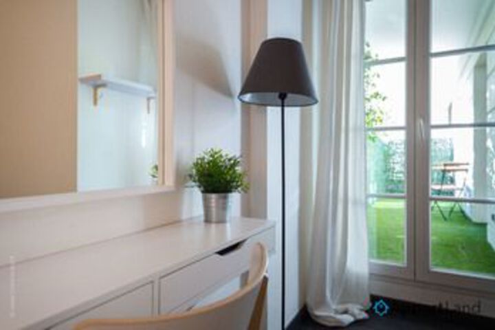 Room 10 of 21